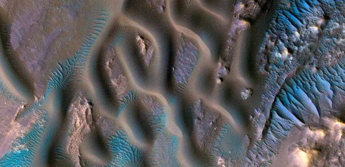 NASA's Mars Reconnaissance Orbiter's New Image Gives Insight to Weather Patterns on the Red Planet